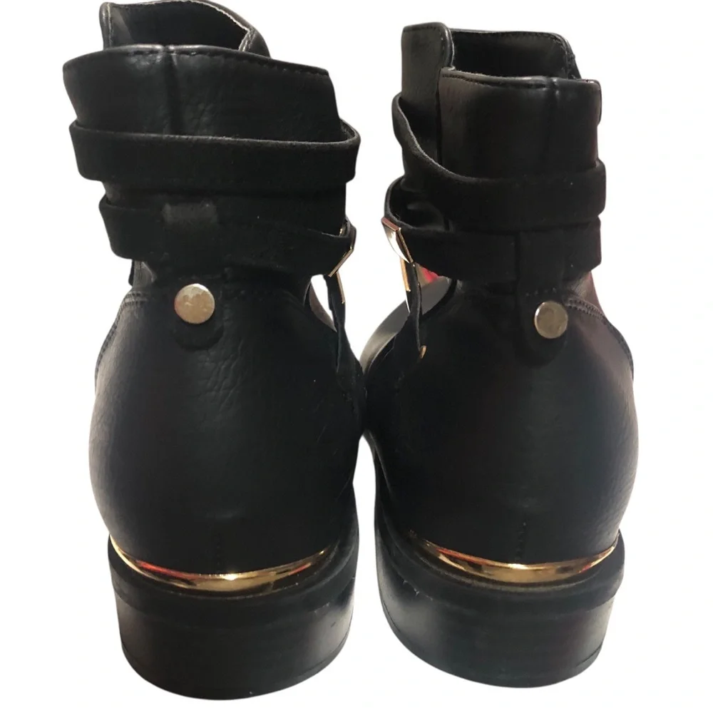 Comfort Est.1946,Size 9W. Black Ankle Boots /Gold Hardware Accents Zipper.